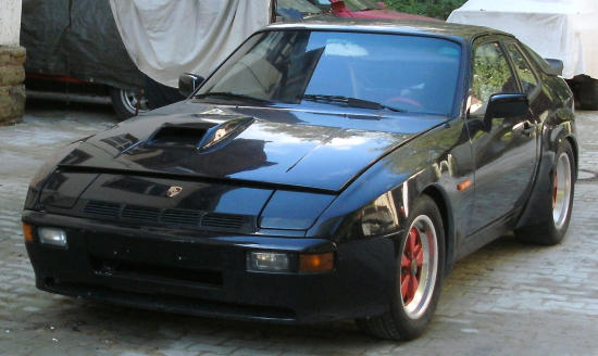 Porsche 924 Carrera GT schwarz